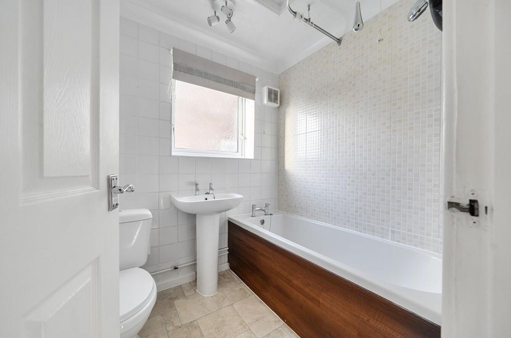 Property photo 2 of 16 1385270-12-692599c2F0177.Jpg