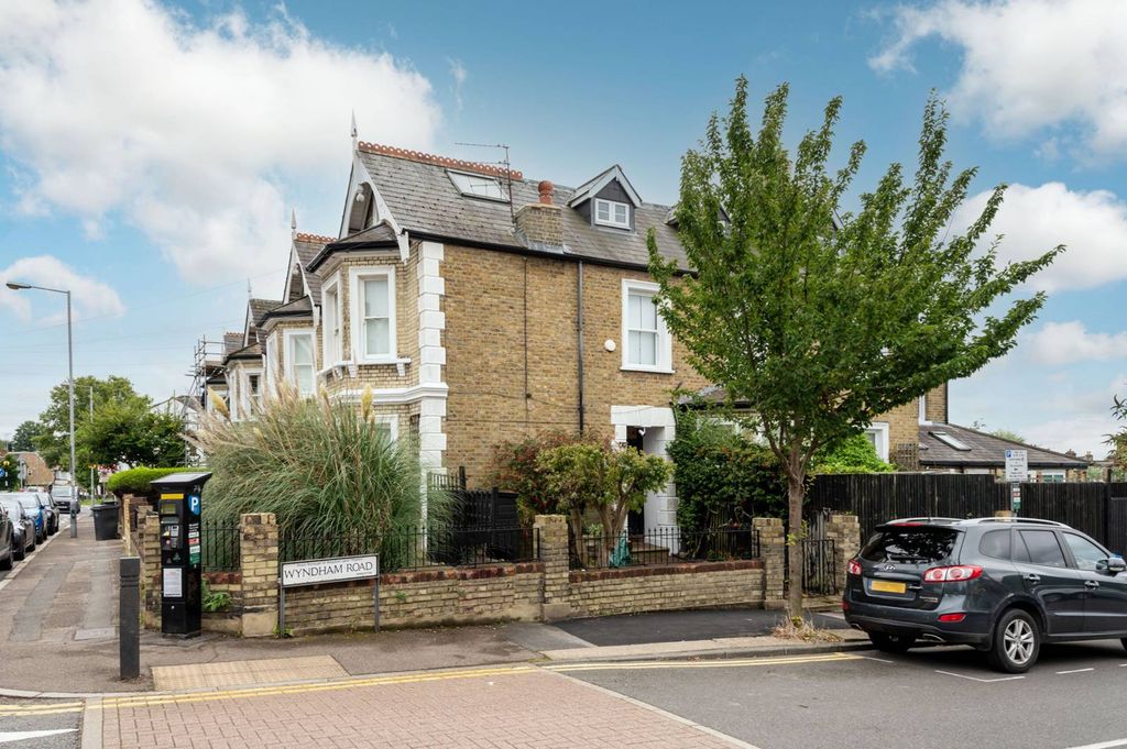 Property photo 1 of 8