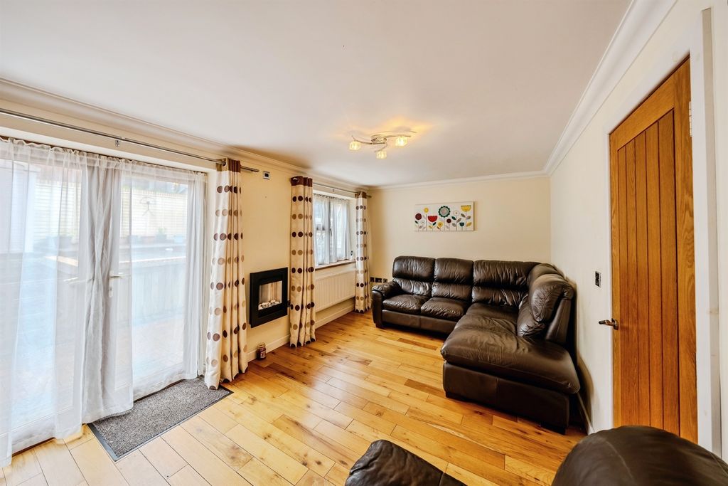 Property photo 2 of 20