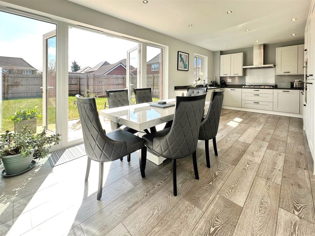 Property photo 2 of 21 Kitchen/Diner