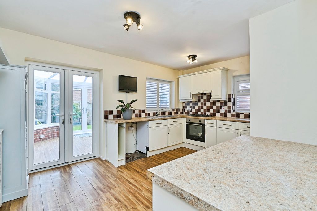 Property photo 3 of 24 Kitchen