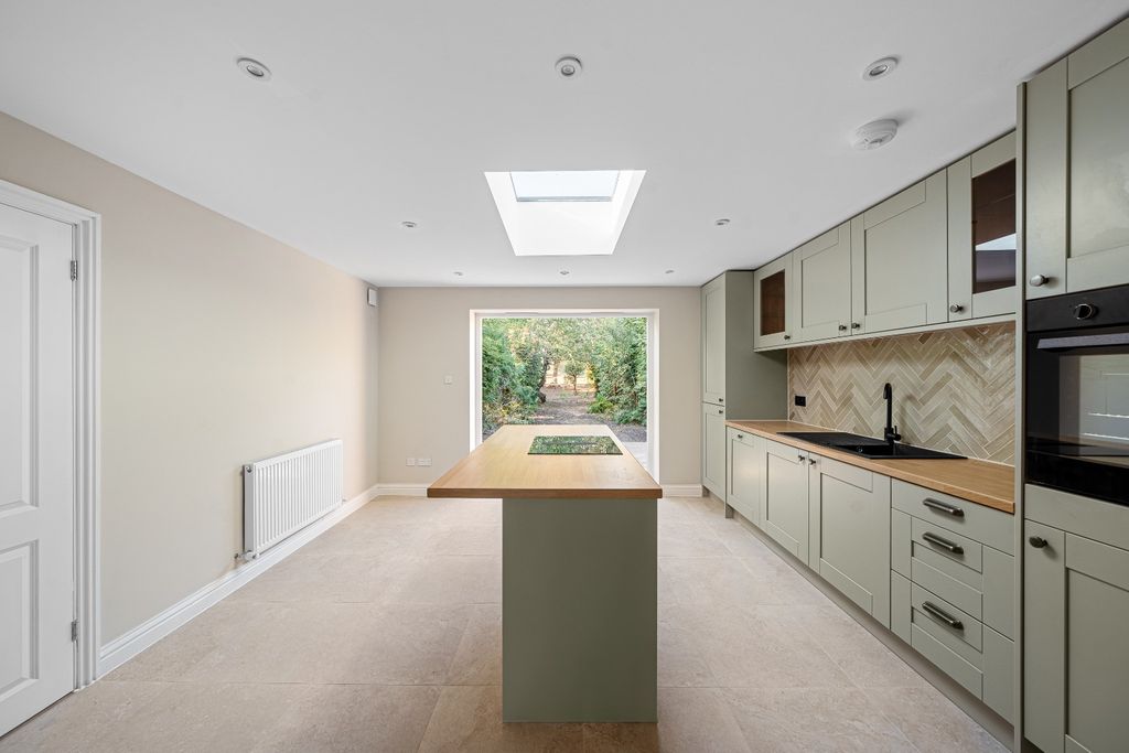 Property photo 3 of 26 5382604