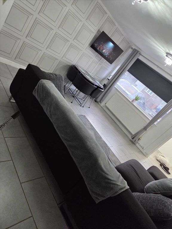 Property photo 2 of 11 Lounge