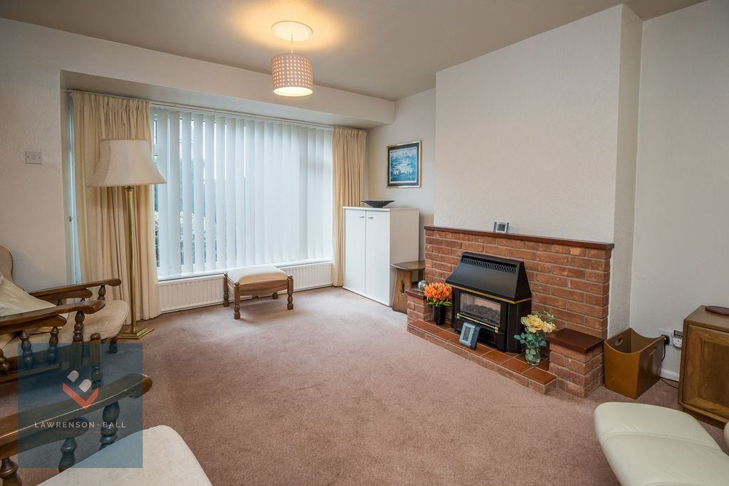 Property photo 2 of 16 Lounge