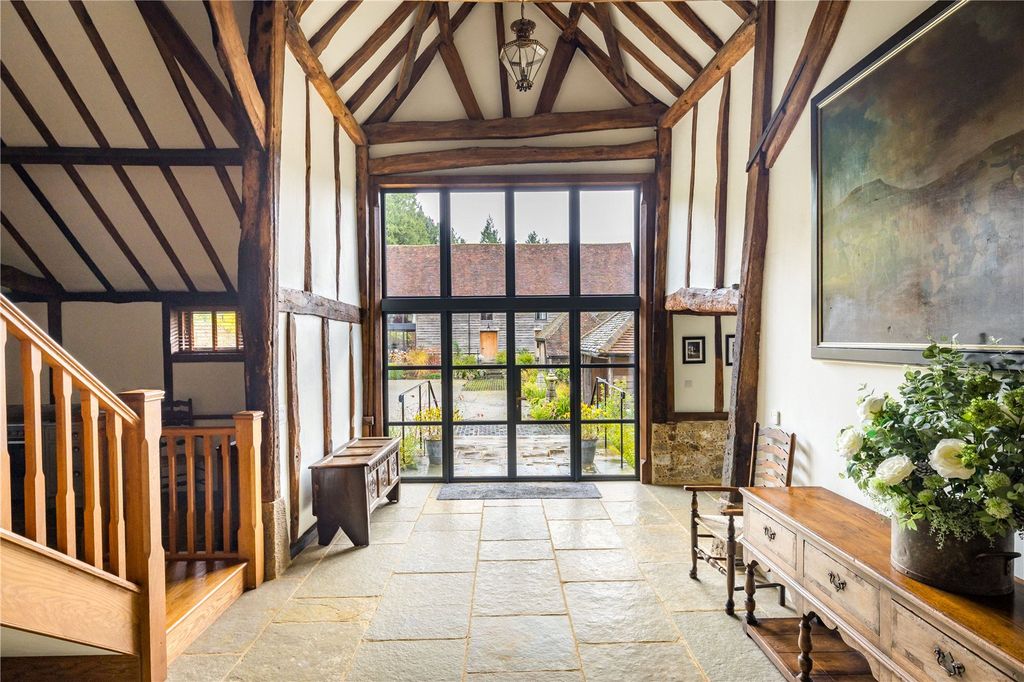 Property photo 2 of 39 House. Partnership