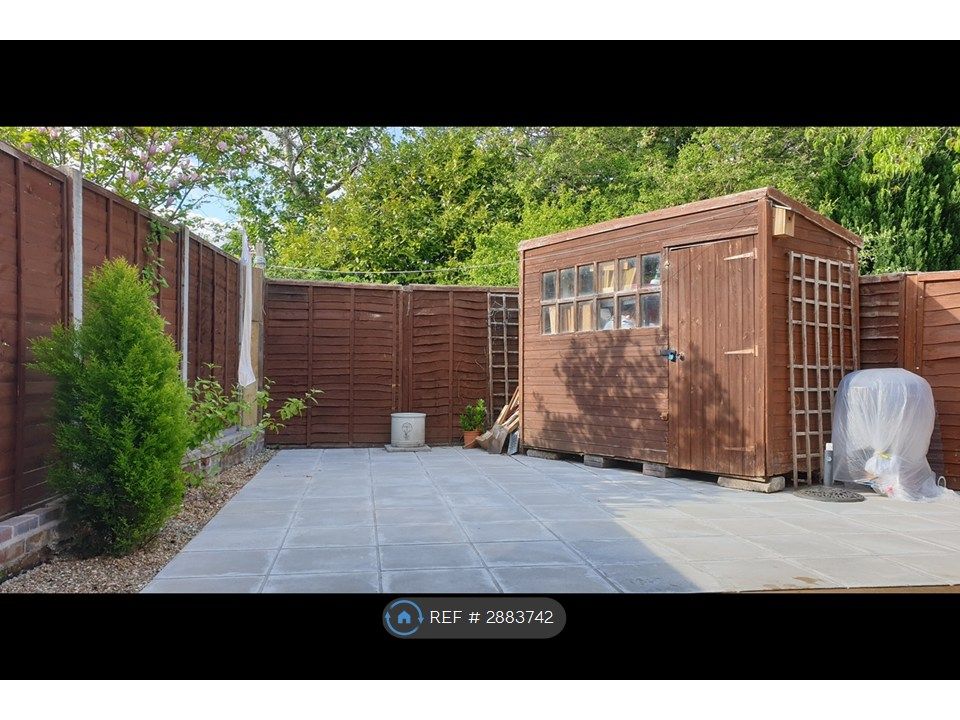 Property photo 2 of 11 Garden