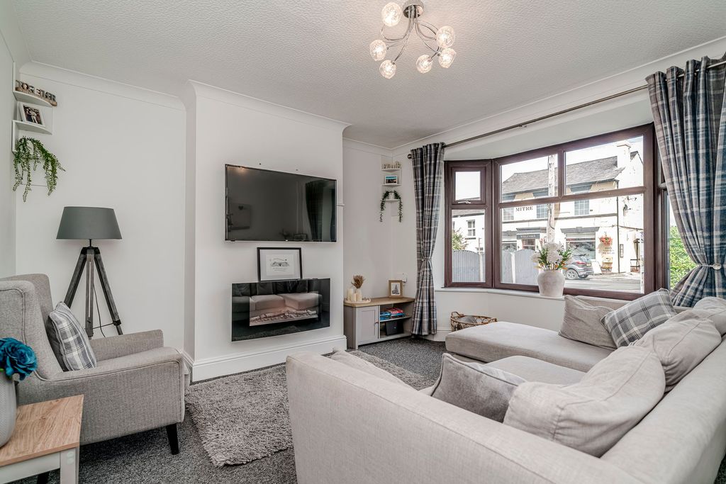 Property photo 2 of 32
