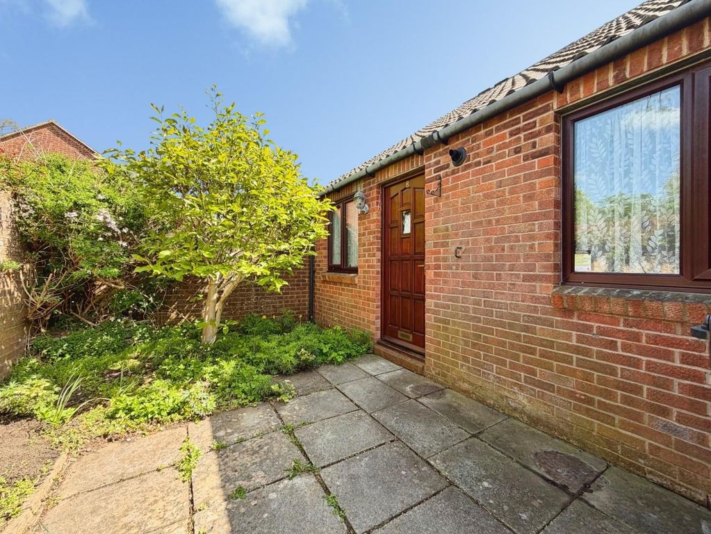 Property photo 1 of 20 Front Garden