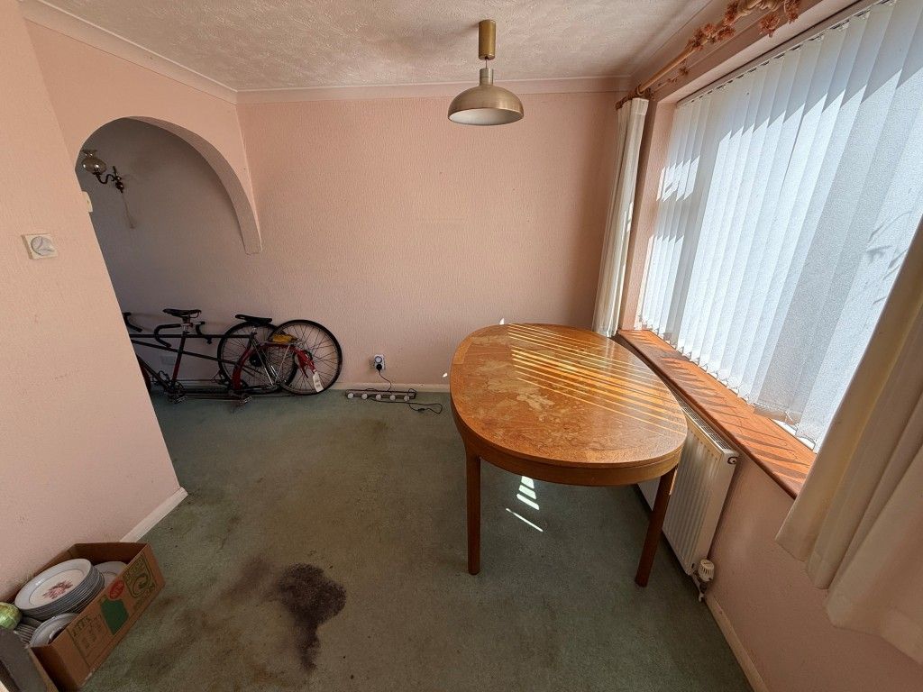 Property photo 3 of 10 Dining Room