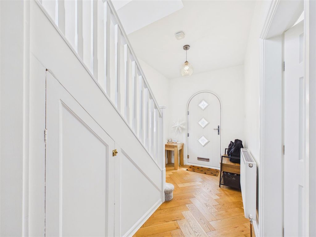 Property photo 2 of 26 Entrance Hallway
