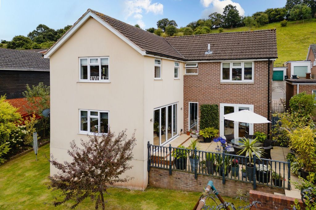 Property photo 1 of 28