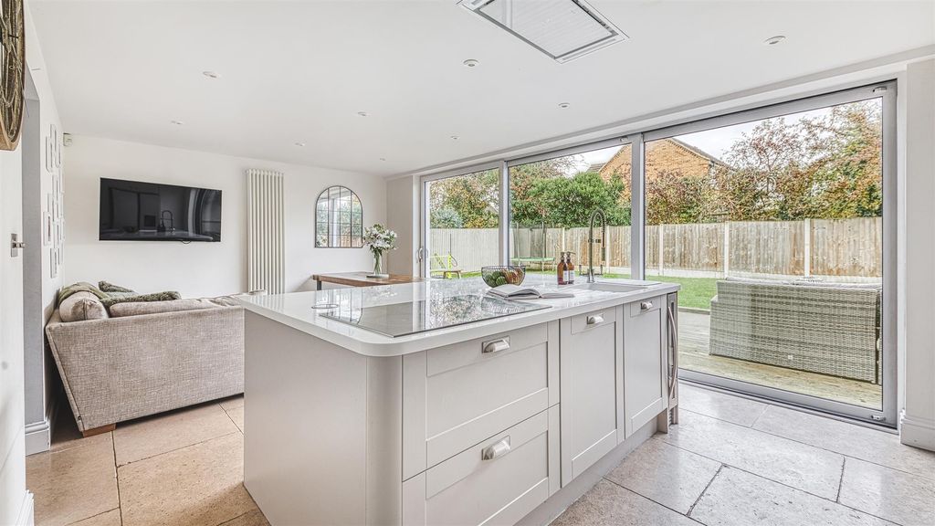 Property photo 3 of 31