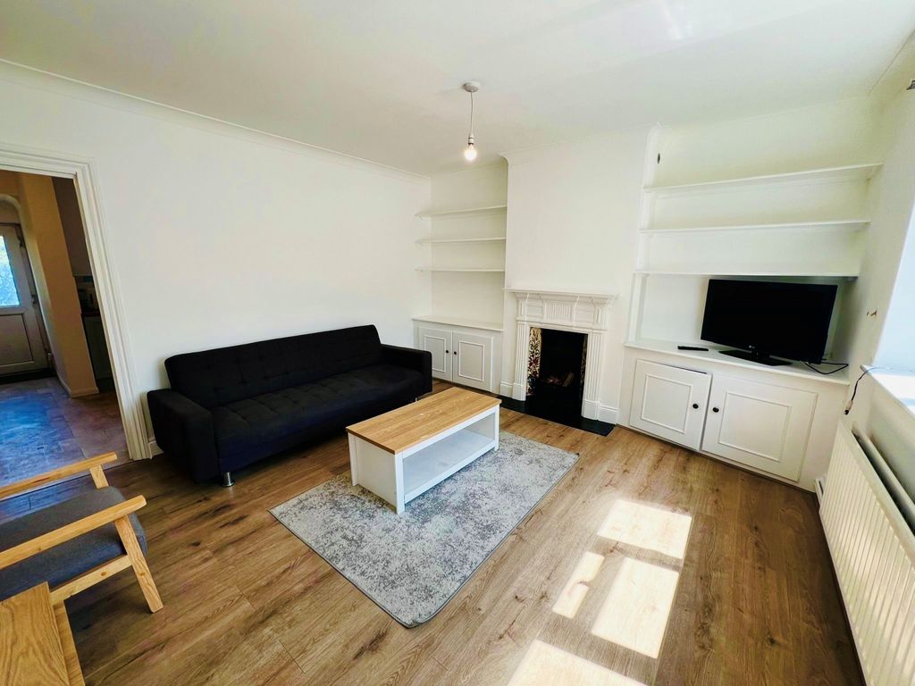 Property photo 1 of 10 2 Bed Semi-Detached House To Rent Meadway, Twickenham Tw2