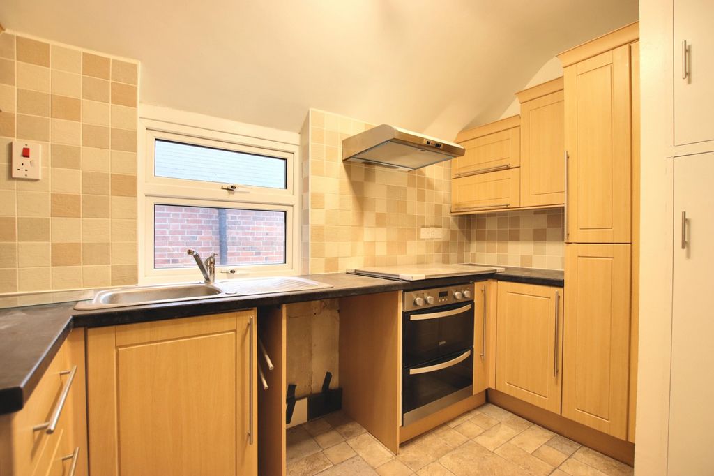 Property photo 2 of 7 Kitchen