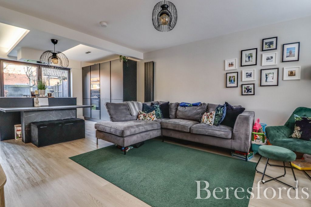 Property photo 3 of 28 Picture No. 12