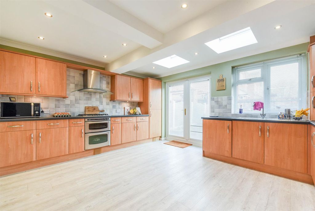 Property photo 3 of 22 Kitchen/Diner