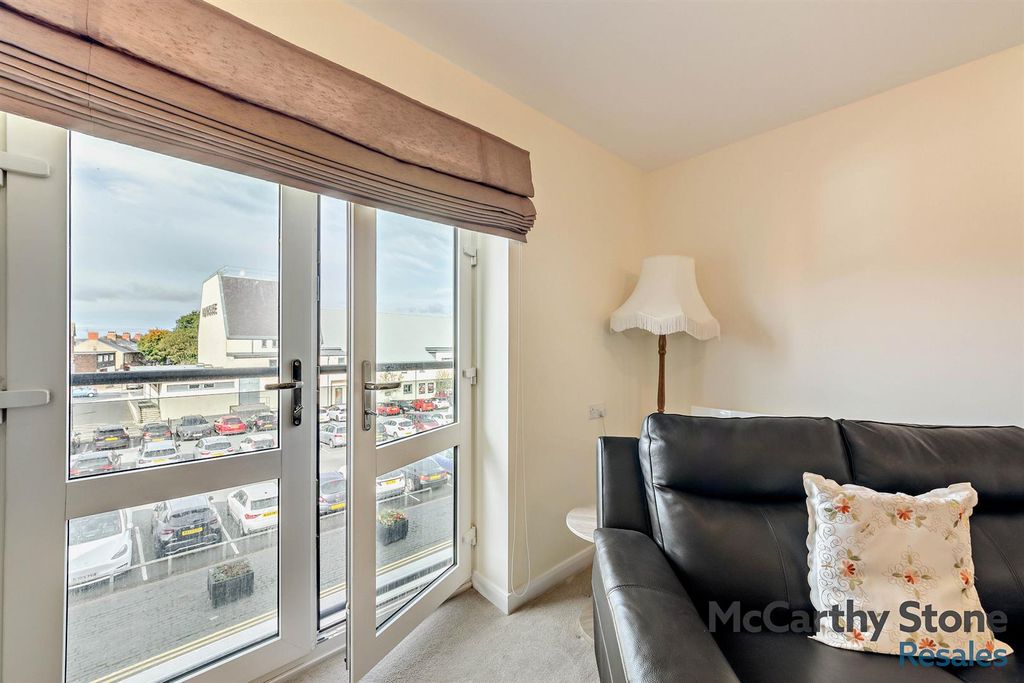 Property photo 1 of 22 8666968-Interior11-800.Jpg