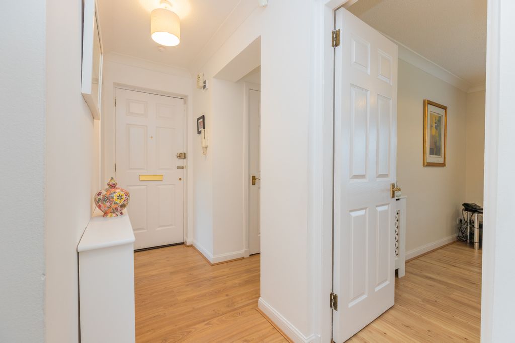 Property photo 2 of 17 Entrance Hallway