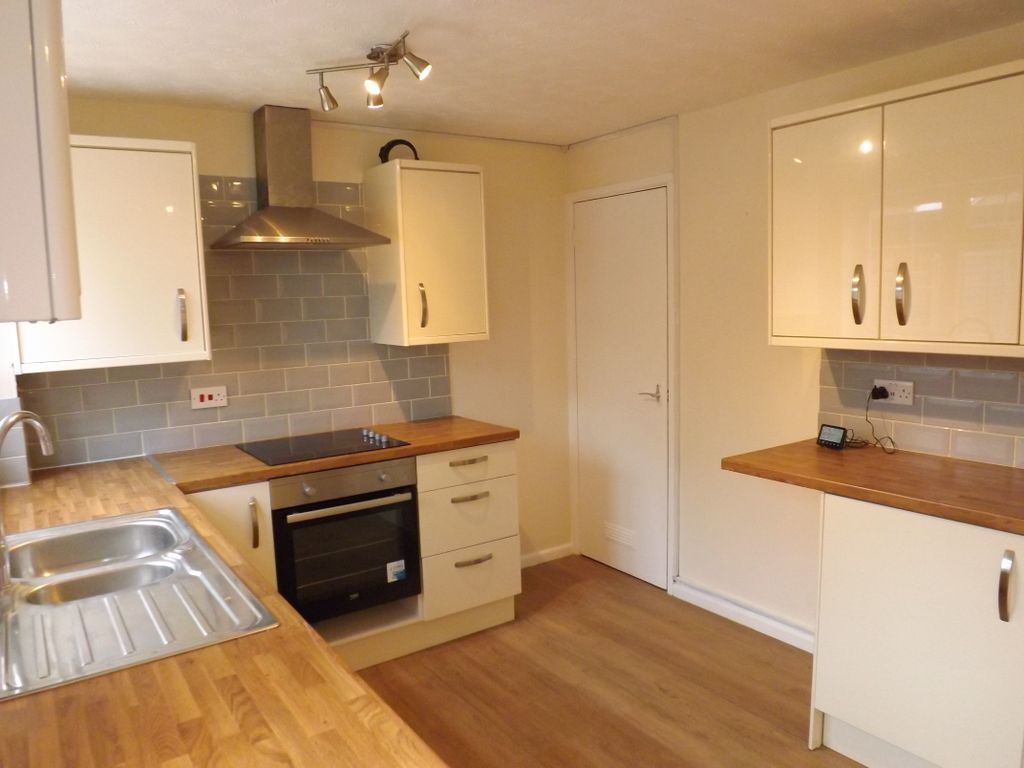 Property photo 2 of 7 Kitchen