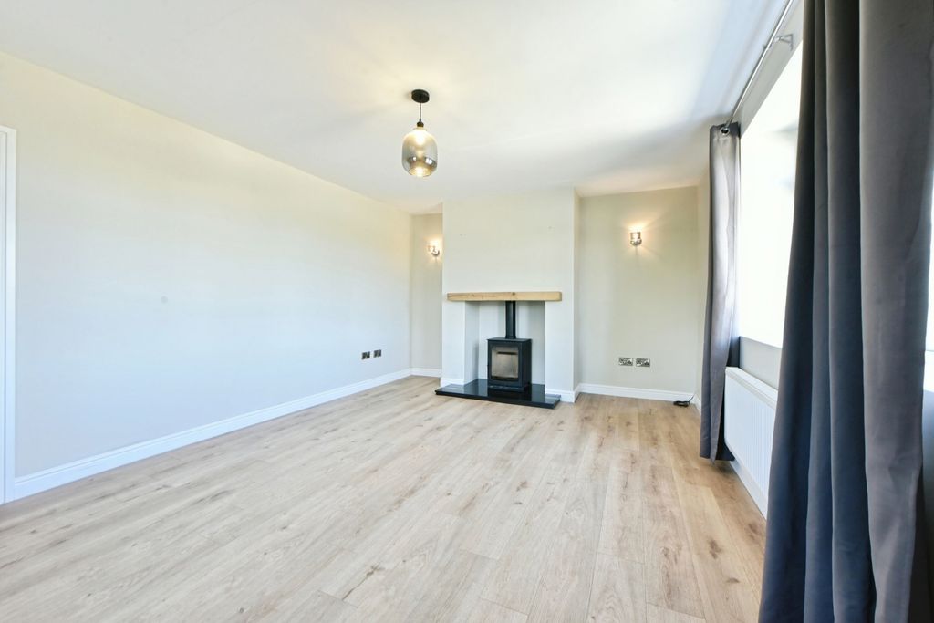 Property photo 3 of 25 Lounge