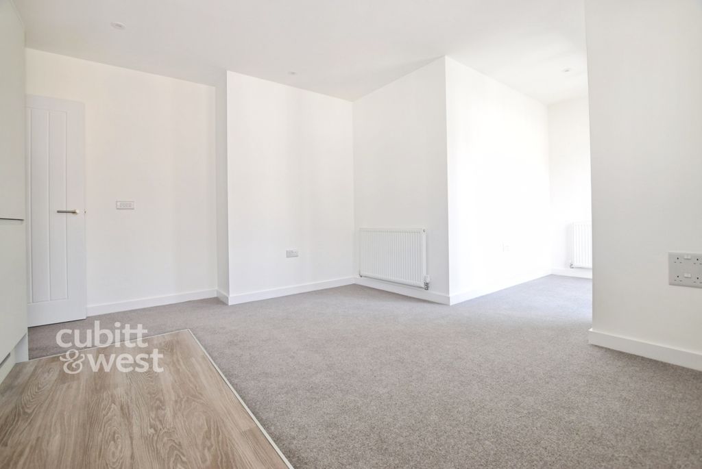 Property photo 3 of 9 3E38390B-Dsc_3980