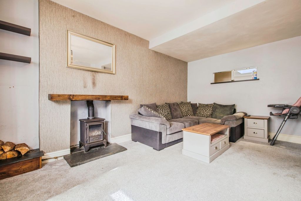 Property photo 2 of 17 Photo