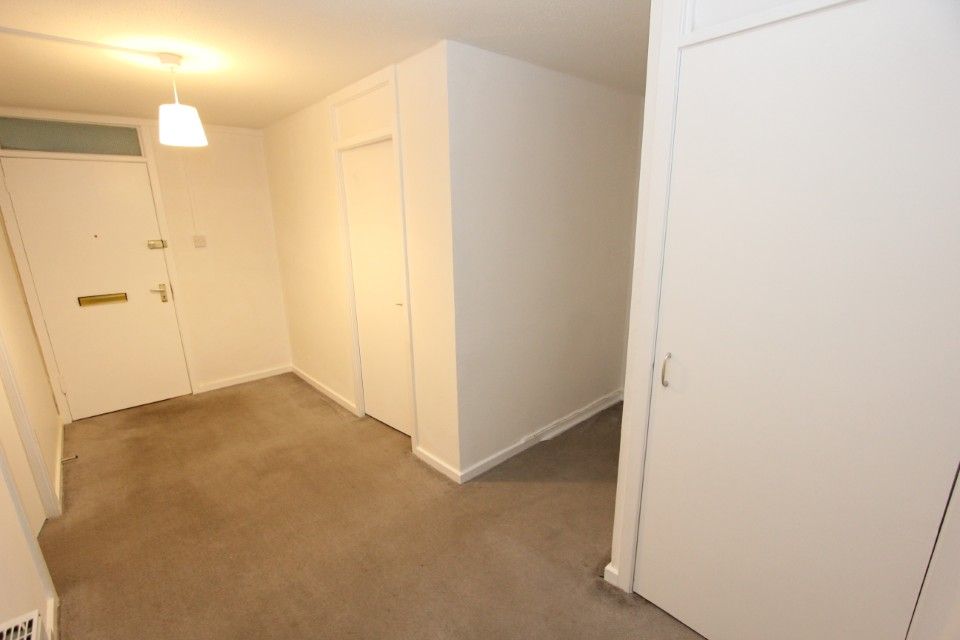Property photo 3 of 11 Hall