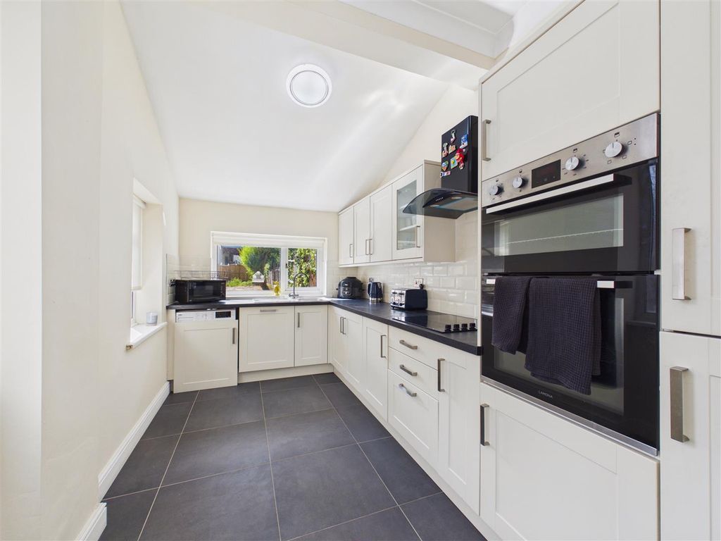 Property photo 2 of 15 Kitchen