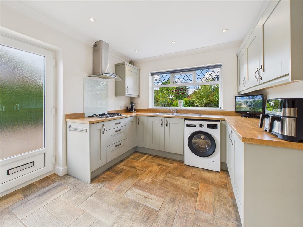 Property photo 3 of 16 Kitchen