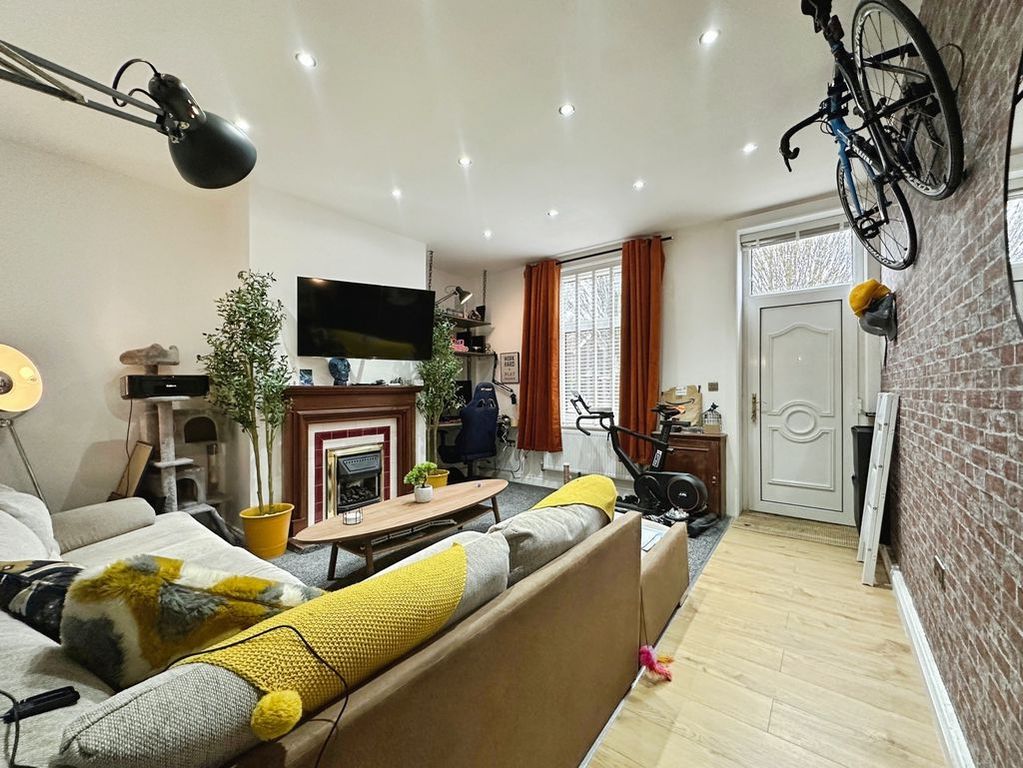 Property photo 2 of 14 Lounge