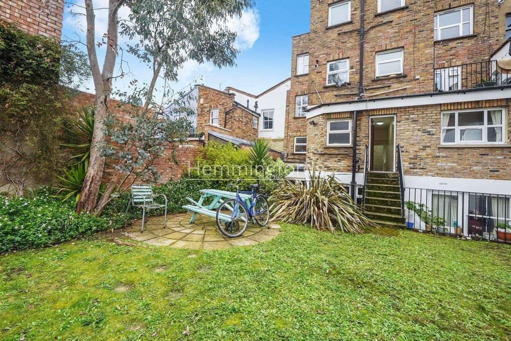 Property photo 3 of 14 Flat C, 122 Blackstock Road - Bqvqxzjodrncjunhpfj0