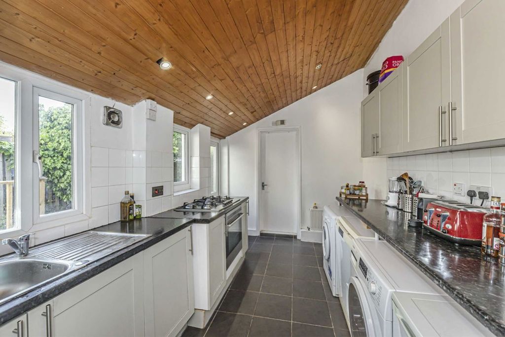 Property photo 1 of 5