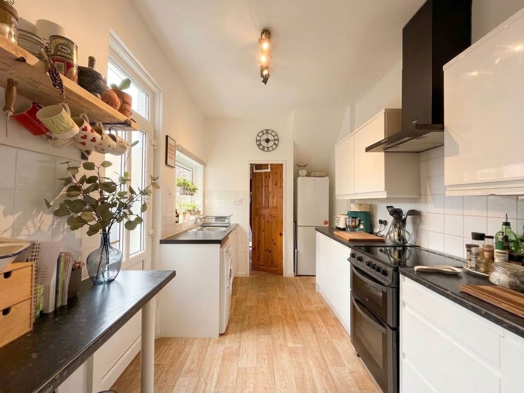 Property photo 1 of 7 Kitchen