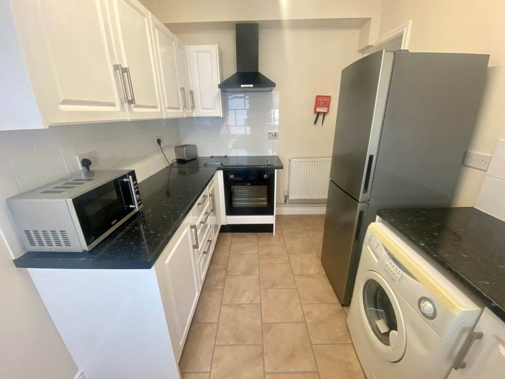Property photo 3 of 15 Kitchen 1
