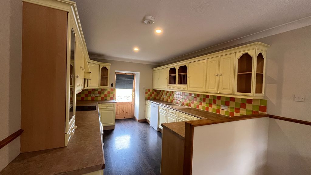 Property photo 2 of 31