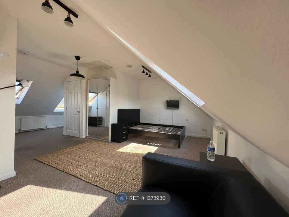 Property photo 1 of 5 Room 2