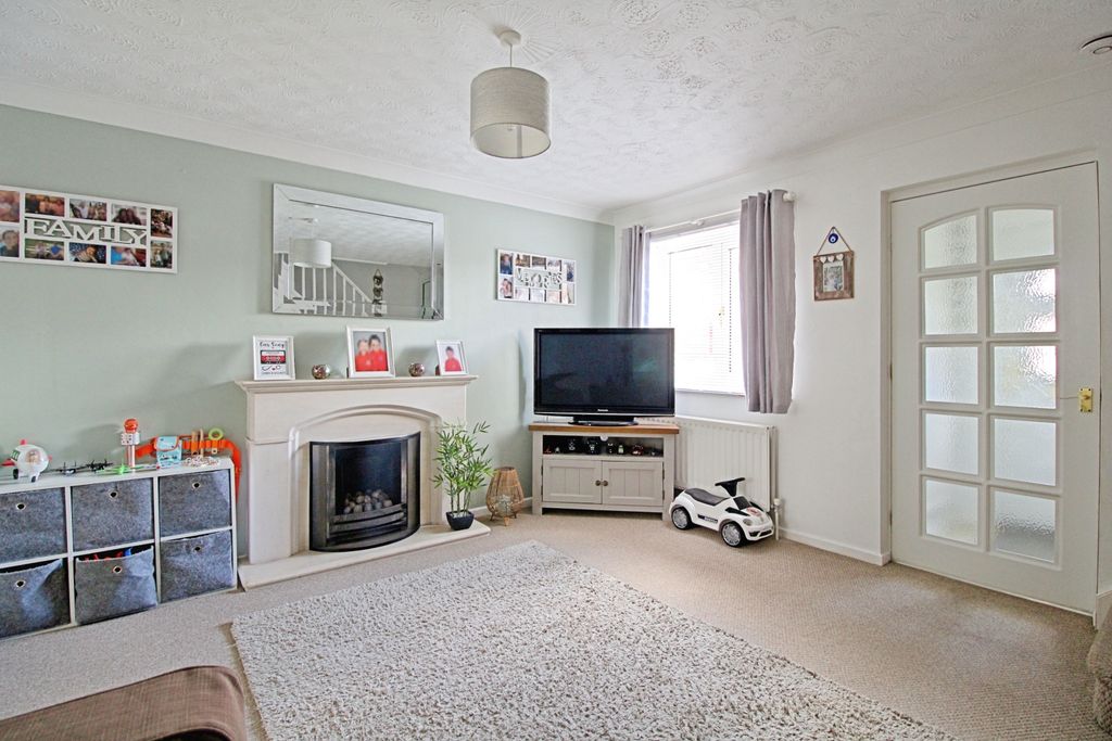 Property photo 2 of 16 Living Room