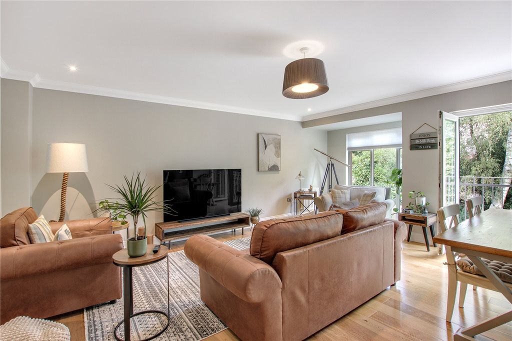 Property photo 3 of 10 Sitting Room