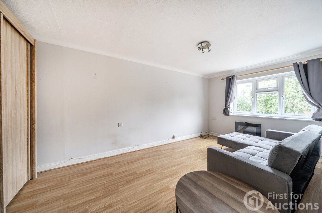 Property photo 3 of 10 3