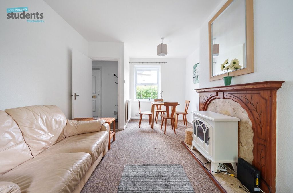Property photo 3 of 12 E794040d-c9ba-4A4...