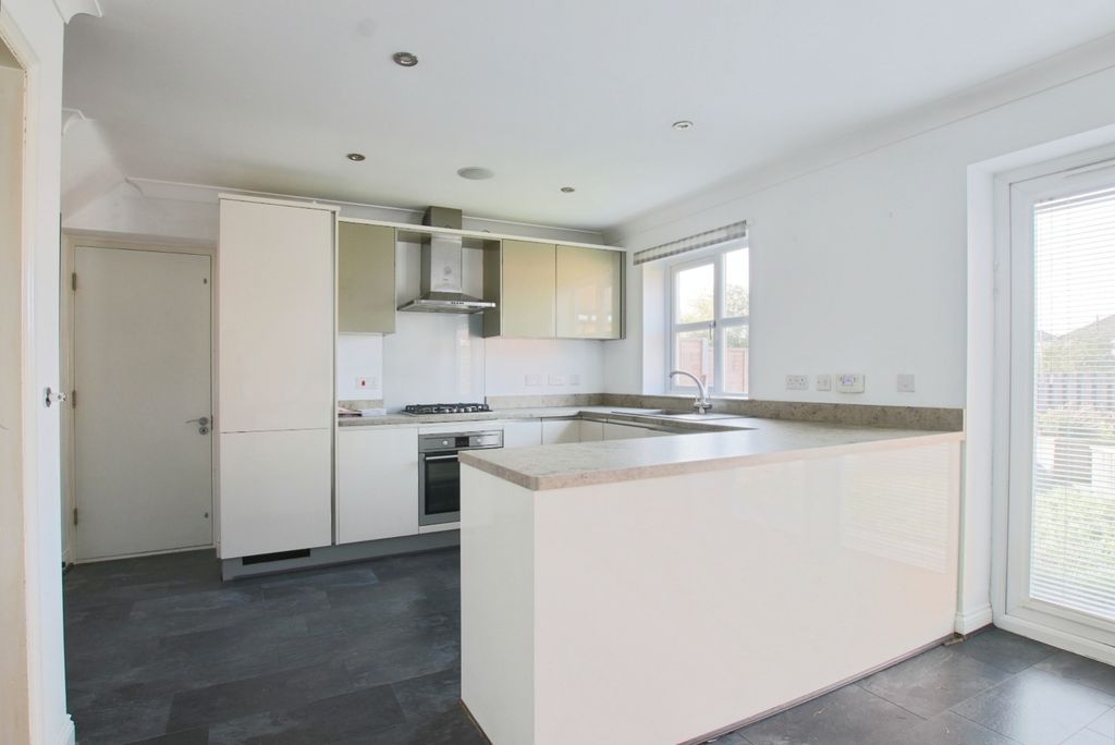 Property photo 3 of 15 3233568