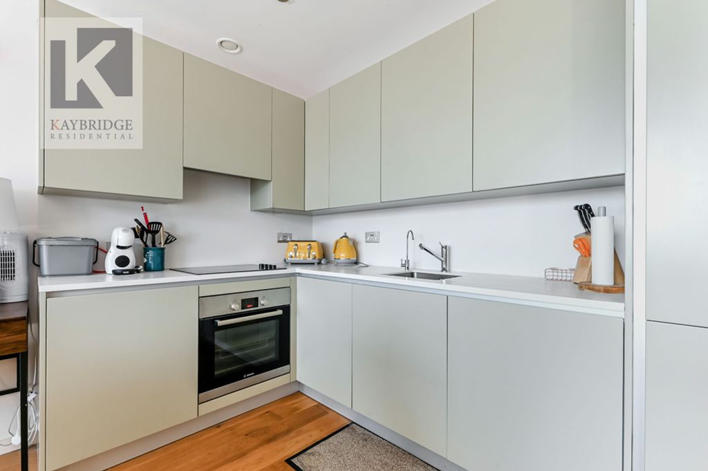 Property photo 3 of 12 Rosebery House, Kt17 1Bp