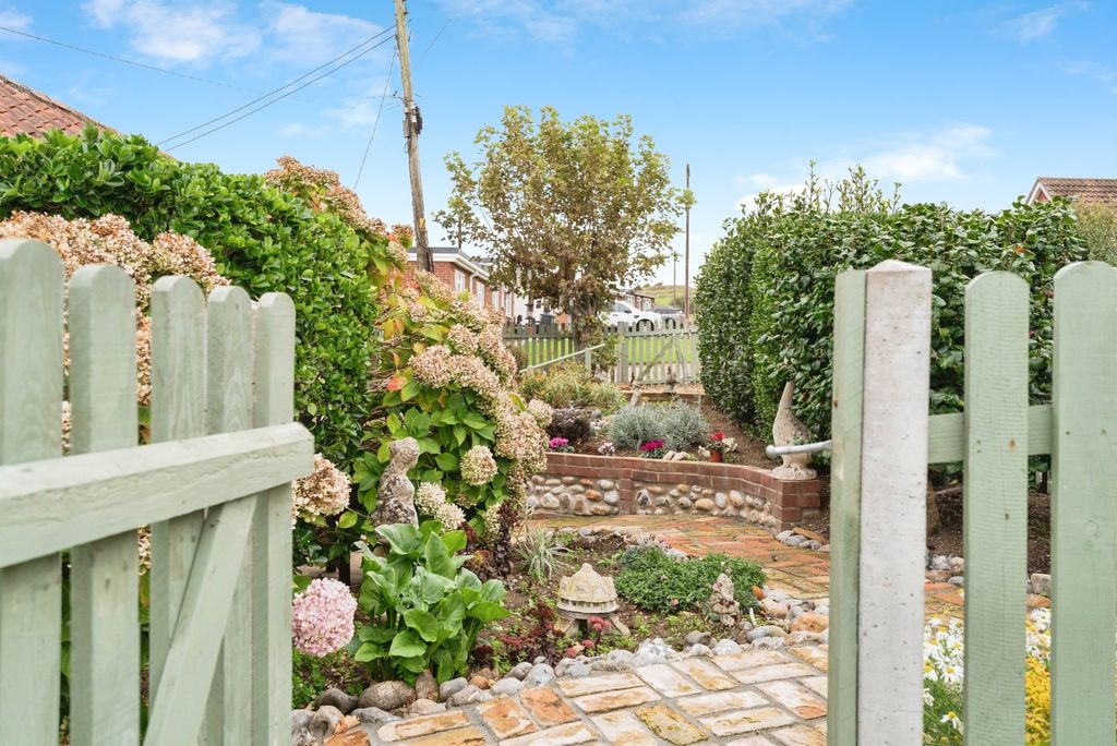 Property photo 2 of 16 Photo