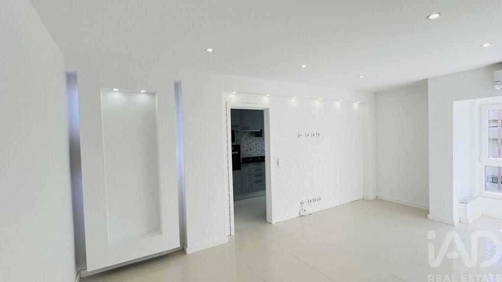 Property photo 2 of 39