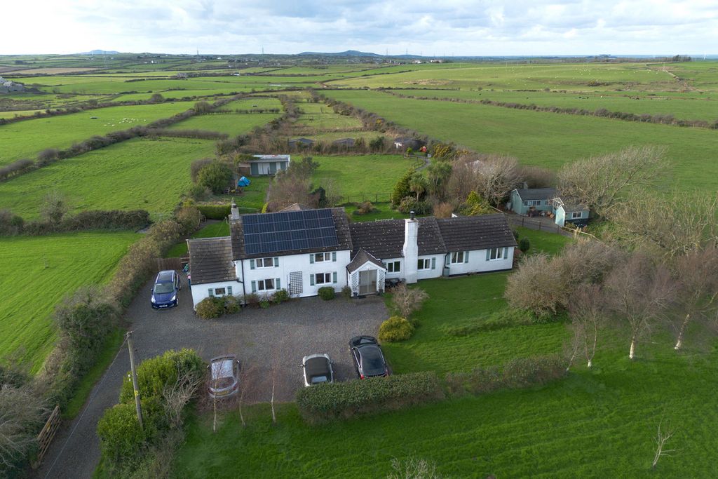 Property photo 2 of 35