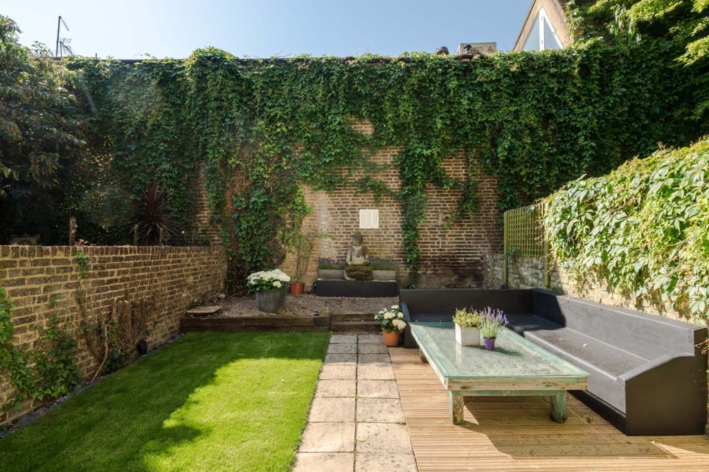 Property photo 1 of 12 Garden