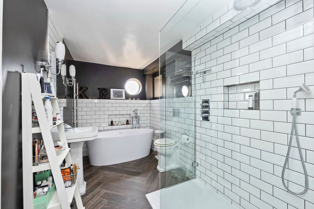 Property photo 1 of 27