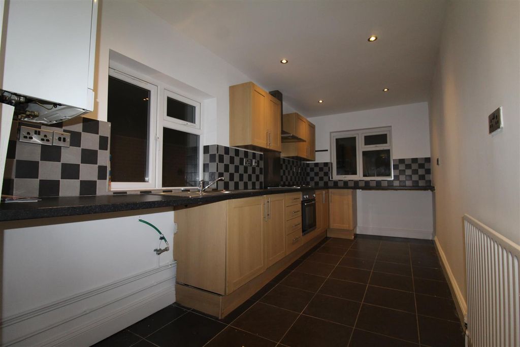 Property photo 2 of 8 Kitchen.Jpg