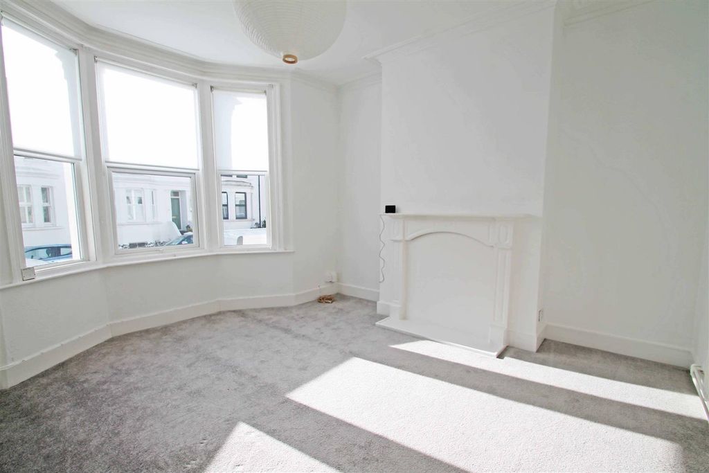 Property photo 1 of 5 Reception