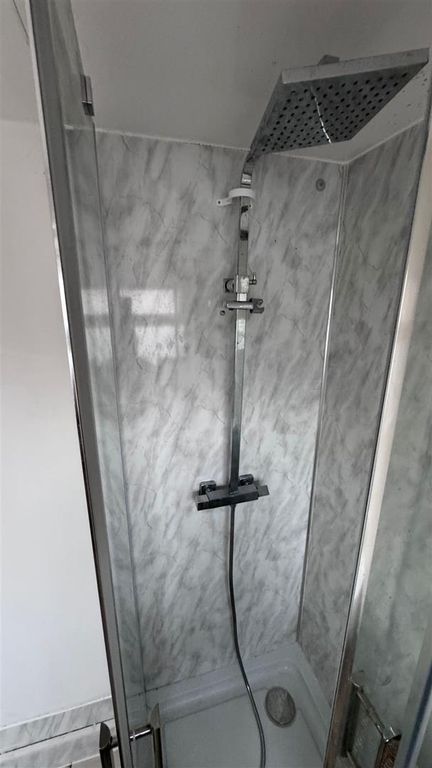 Property photo 2 of 20 Bathroom 1.1